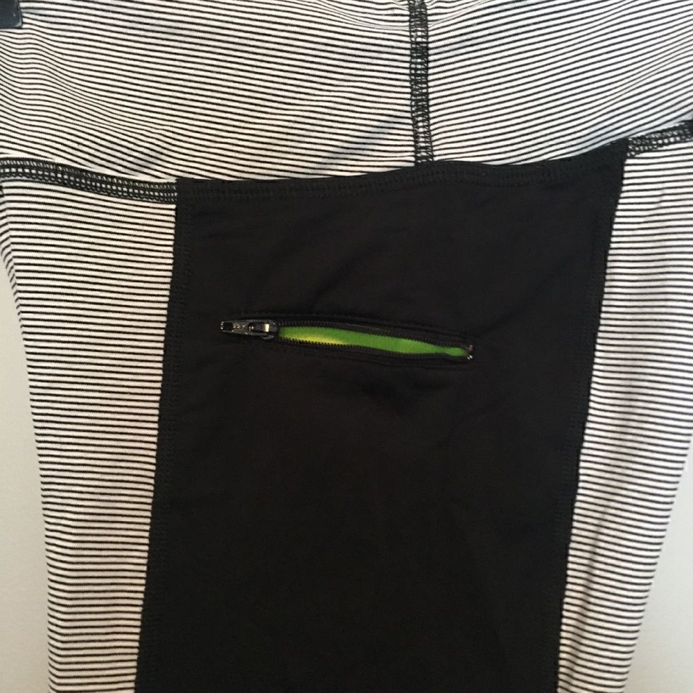 Caelum workout capris. - Picture 5 of 7